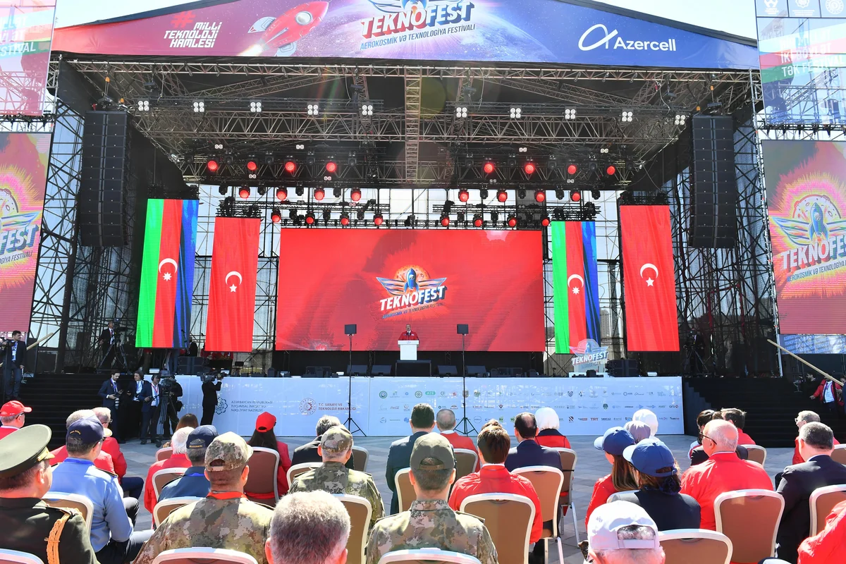 İlham Əliyev Əziz Səncər və Selçuk Bayraktarı gənclərə nümunə göstərib