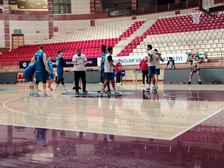 Azərbaycan basketbol millisi Kosovo ilə oyun öncəsi son məşqinə çıxıb 
