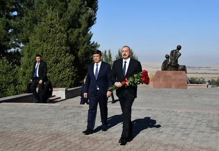 İlham Əliyev Bişkekdə “Ata-Beyit” Milli Tarixi-Memorial Kompleksini ziyarət edib - YENİLƏNİB