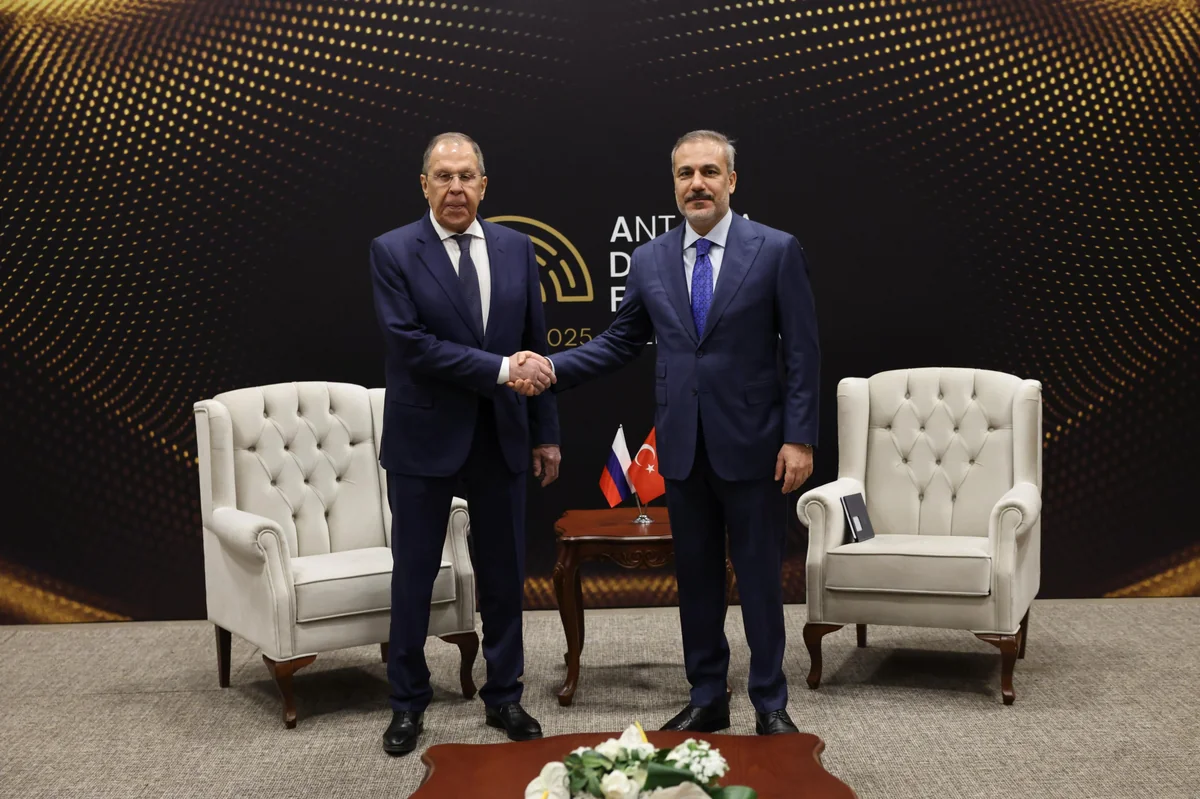 Turkish, Russian foreign ministers hold key talks in Antalya