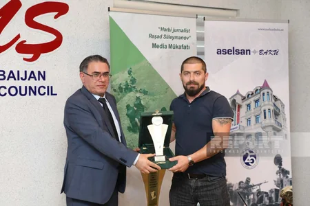 Reportun əməkdaşı hərbi sahədə səmərəli fəaliyyətinə görə mükafatlandırılıb