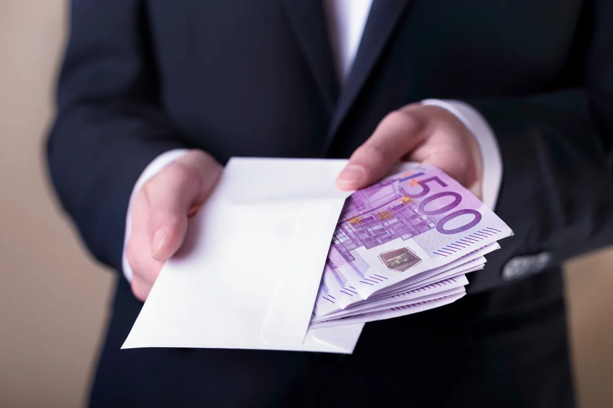 “Abzas Media” sahiblərinin “diqqətindən yayınan” korrupsiya halları