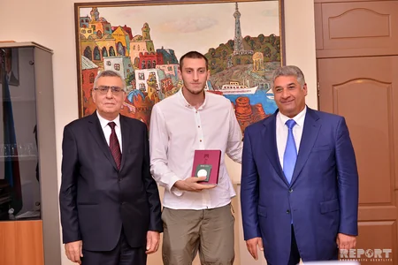 Azərbaycanın Universiadada yüksək nəticələr göstərən idmançıları və onların məşqçiləri mükafatlandırılıblar
