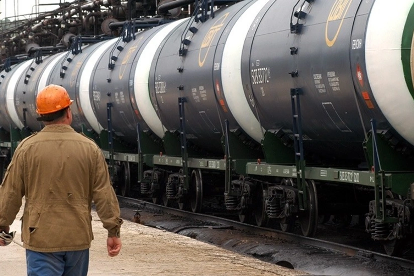 Küveyt ABŞ-a neft ixracını dayandırıb