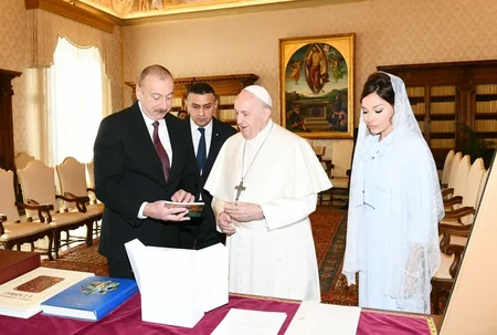 Prezident İlham Əliyev Vatikanda Papa Fransisk ilə görüşdü - FOTO - YENİLƏNİB