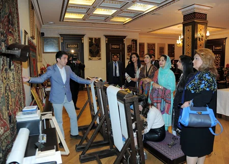Pakistani PM’s spouse visits Azerilma LLC carpet gallery