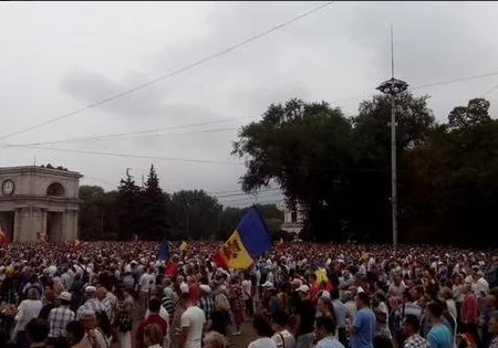 ​В Молдове тысячи людей вышли на антиправительственный митинг - ВИДЕО