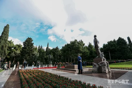 Azerbaijan commemorates national leader Heydar Aliyev - PHOTO REPORT