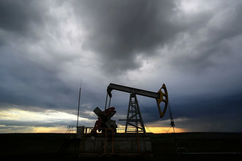 Цены на нефть снижаются на опасениях за восстановление экономики