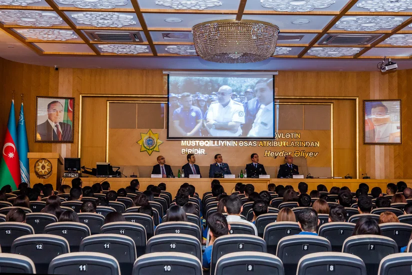 “Könüllü gömrükçü” dəstəsinin üzvlərinə sertifikatlar təqdim olunub