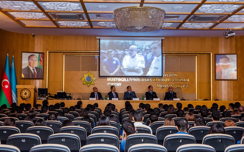 “Könüllü gömrükçü” dəstəsinin üzvlərinə sertifikatlar təqdim olunub
