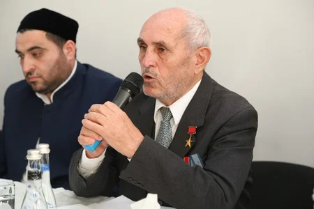 ​Deputatlığa namizəd Rövnəq Abdullayev Bakının Keşlə qəsəbəsində seçicilərlə görüşüb