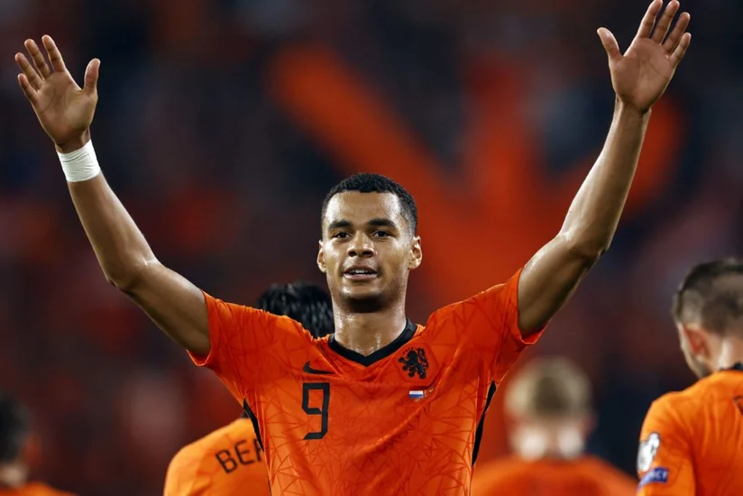 Mançester Yunayted Ronaldunun yerinə niderlandlı hücumçunu transfer edir