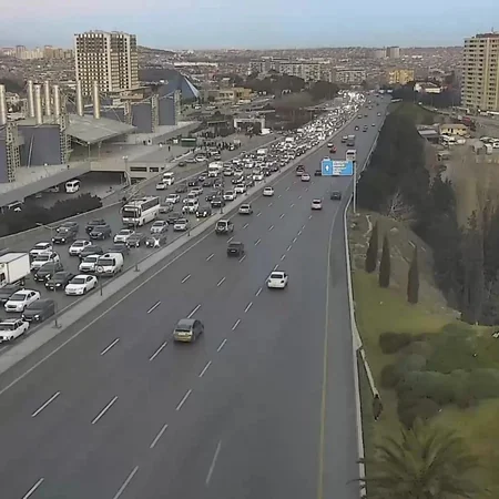 Bakıda 14 istiqamətdə tıxac yaranıb - SİYAHI