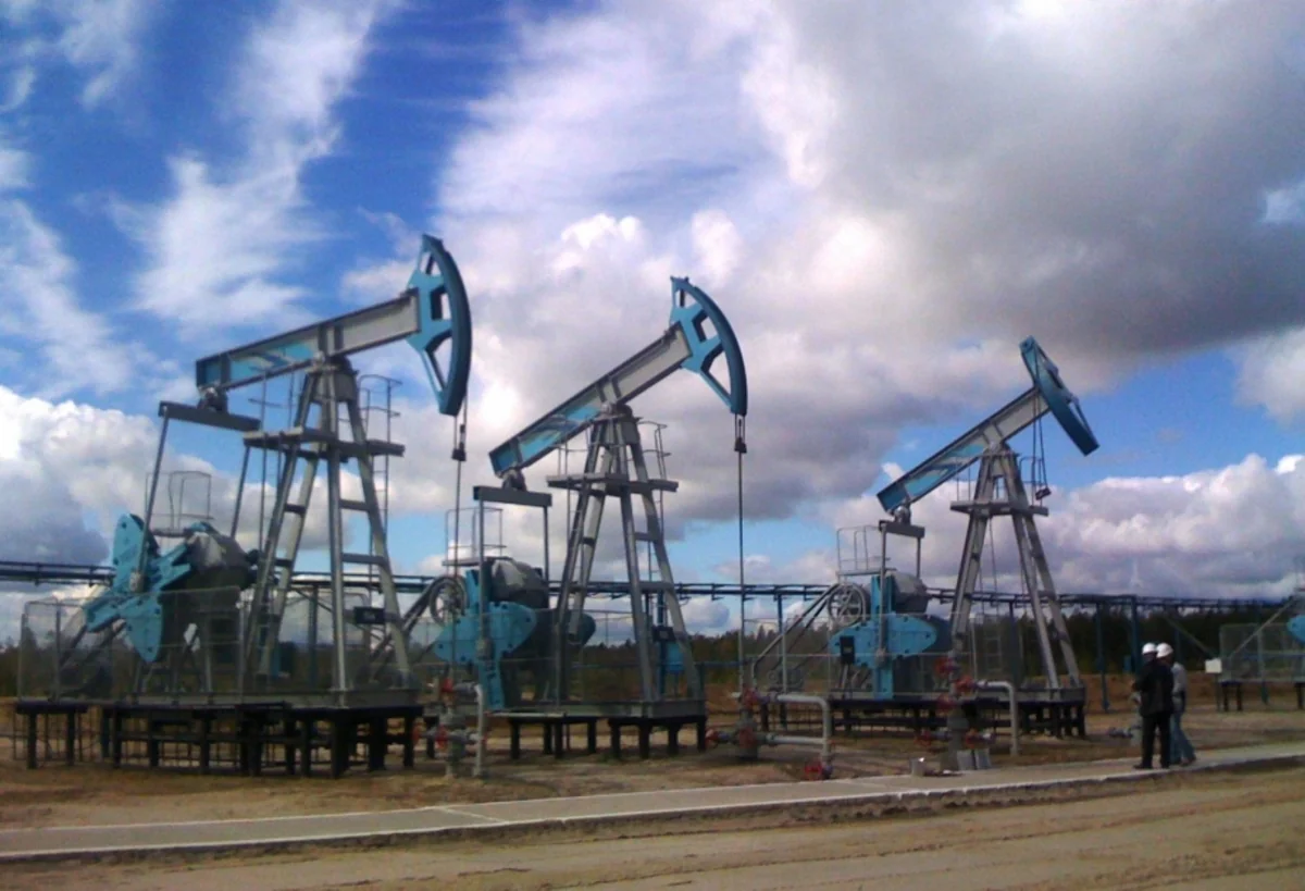 Страны ОПЕК+ в июне выполнили сделку о сокращении добычи нефти на 320% от плана