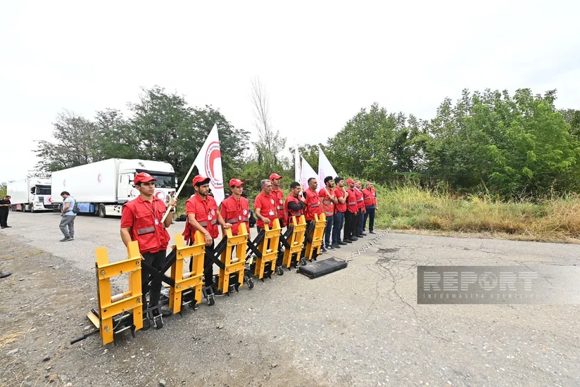 Bakıdan erməniəsilli şəxslərə yardım aparan TIR-lar Ağdam-Xankəndi yolunda gözləyir