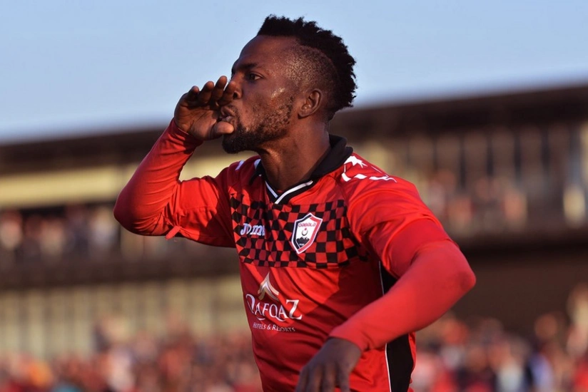 Azərbaycanın 2 klubu nigeriyalı hücumçuya təklif göndərib