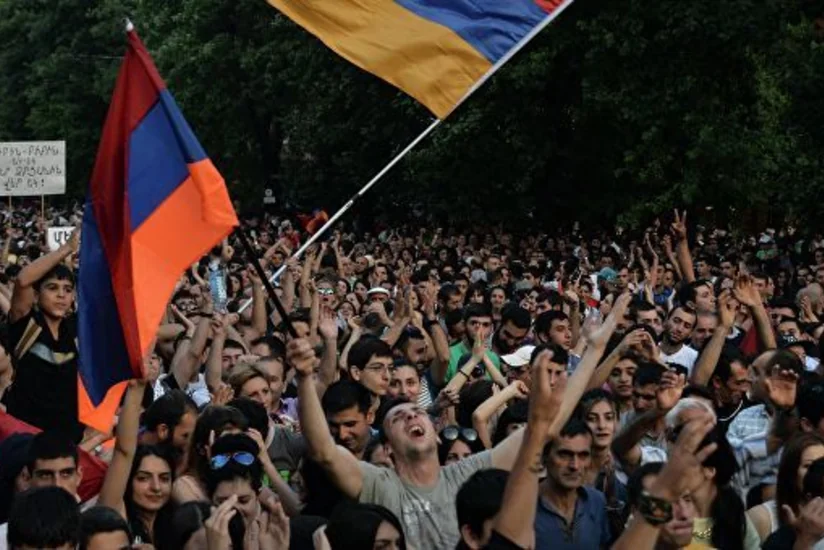 Ermənistan Konstitusiya Məhkəməsinin binası qarşısında mitinq başlayıb