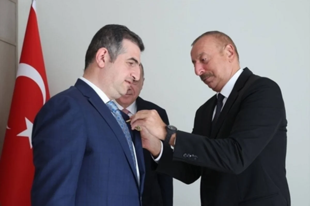 İlham Əliyev Haluk Bayraktarı “Qarabağ” ordeni ilə təltif edib - FOTO