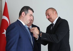 Ильхам Алиев вручил Лютфи Халуку Байрактару орден Карабах