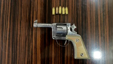 Polis xüsusi əməliyyat keçirib, iki silahlı şəxs saxlanılıb