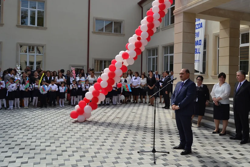 Ağdaşda orta məktəb binasının əsaslı təmirdən sonra açılış mərasimi keçirilib