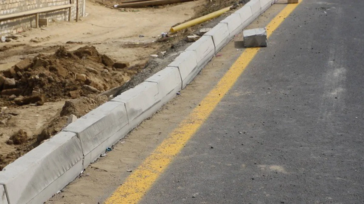 Abşeronda su borusunun partlaması yolun çökməsinə səbəb olub