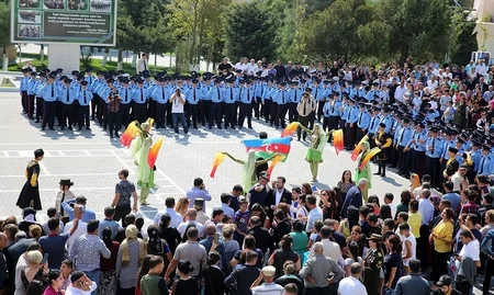 Müdafiə Nazirliyinin xüsusi təyinatlı təhsil müəssisələrində andiçmə mərasimləri keçirilib