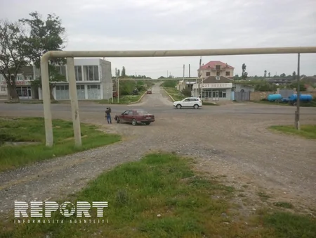 ​Ceyranbatan anbarına su ötürən kanalın üzərindəki yol çöküb - FOTO