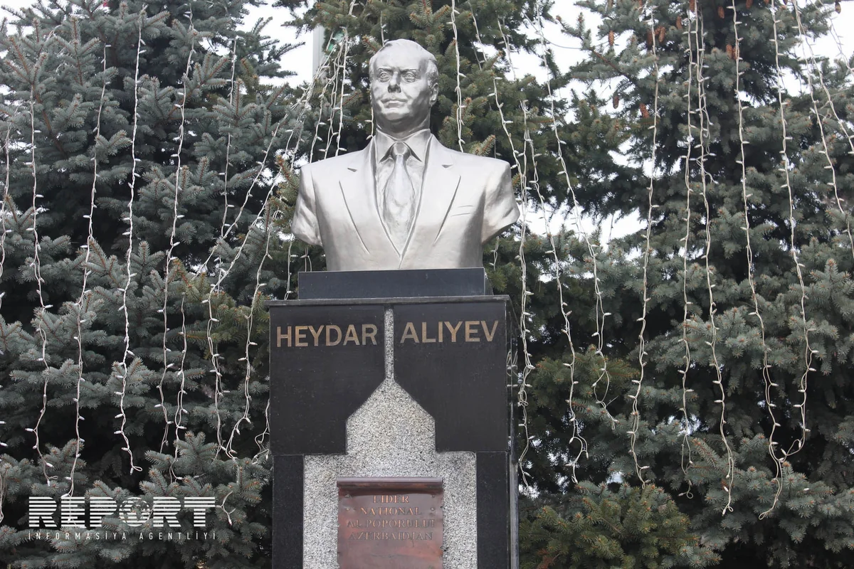 Ümummilli lider Heydər Əliyevin xatirəsi Buxarestdə anılıb