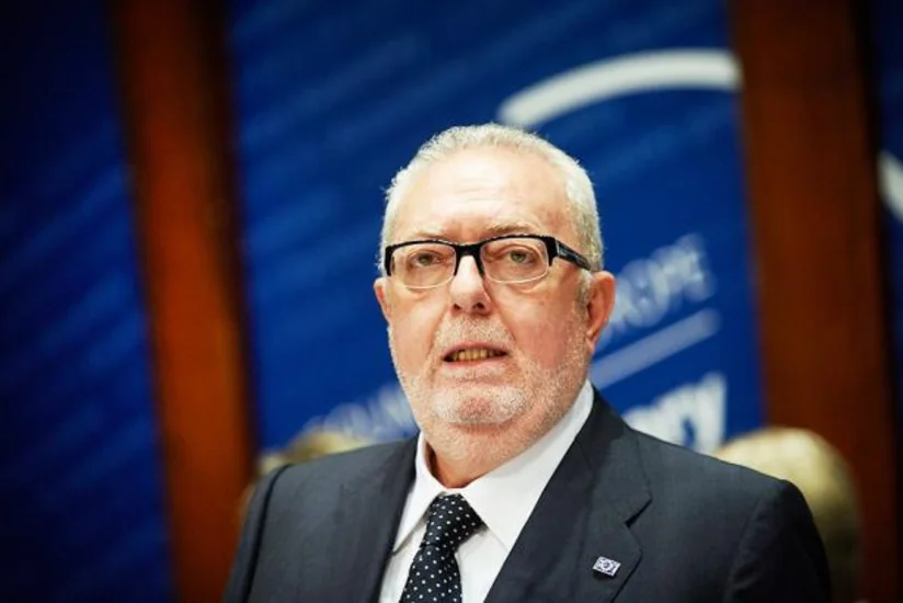 Pedro Aqramunt Avropa Xalq Partiyasından xaric edilib