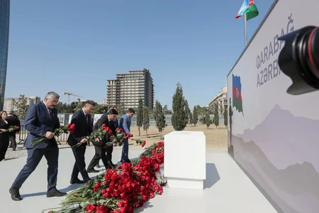 ƏƏSMN kollektivi Bakıda inşası davam etdirilən Zəfər parkında olublar
