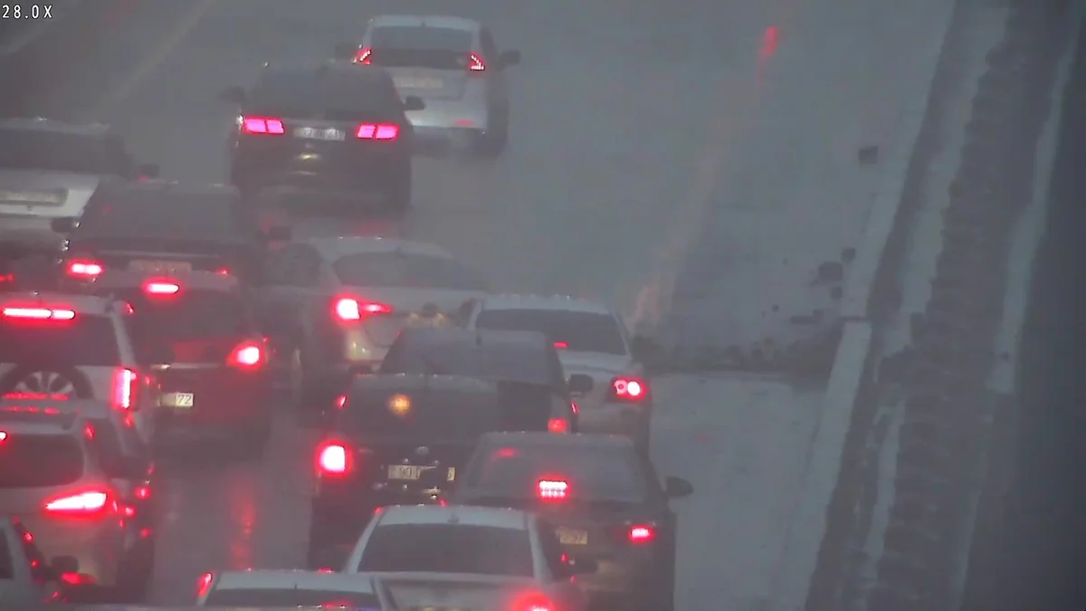 AAYDA: Bakıda yol ötürücüsü üzərində  yaranmış aşınma aradan qaldırılır