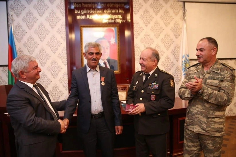 Müharibə veteranına “Hərbi xidmətlərə görə” medalı təqdim olunub - FOTO