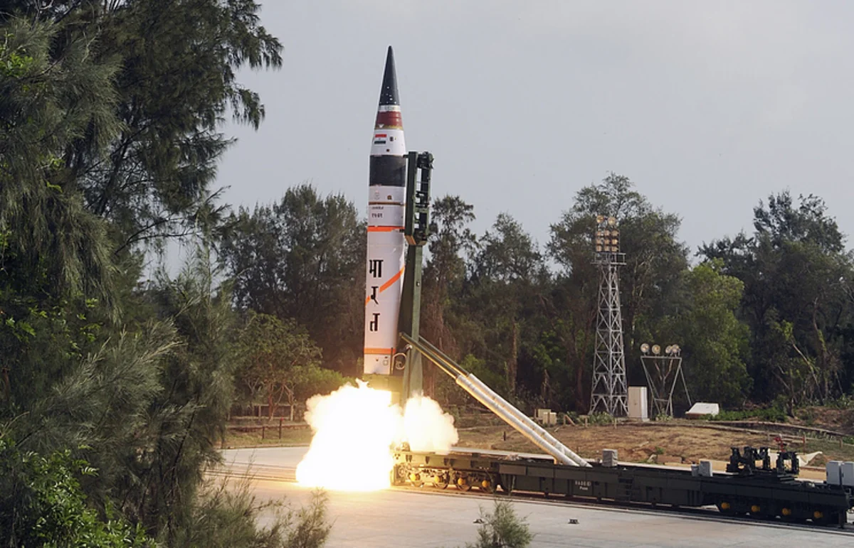 Индия провела успешные испытания баллистической ракеты Agni-4