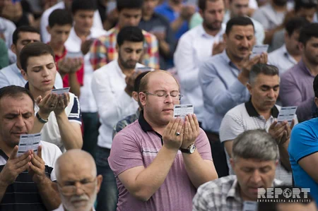 Bakıda bayram namazı - FOTOREPORTAJ