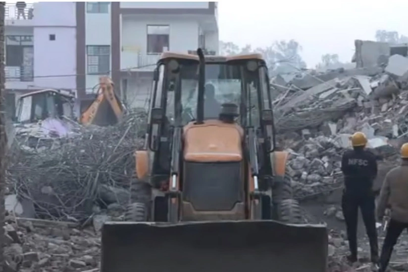 Под завалами обрушившегося здания в Нью-Дели оказались более 20 человек