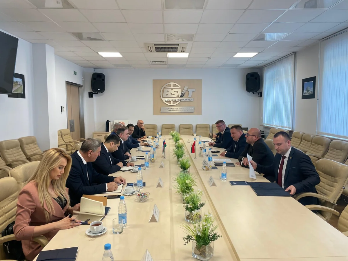 Azerbaijani minister discusses military-technical co-op with Belarus