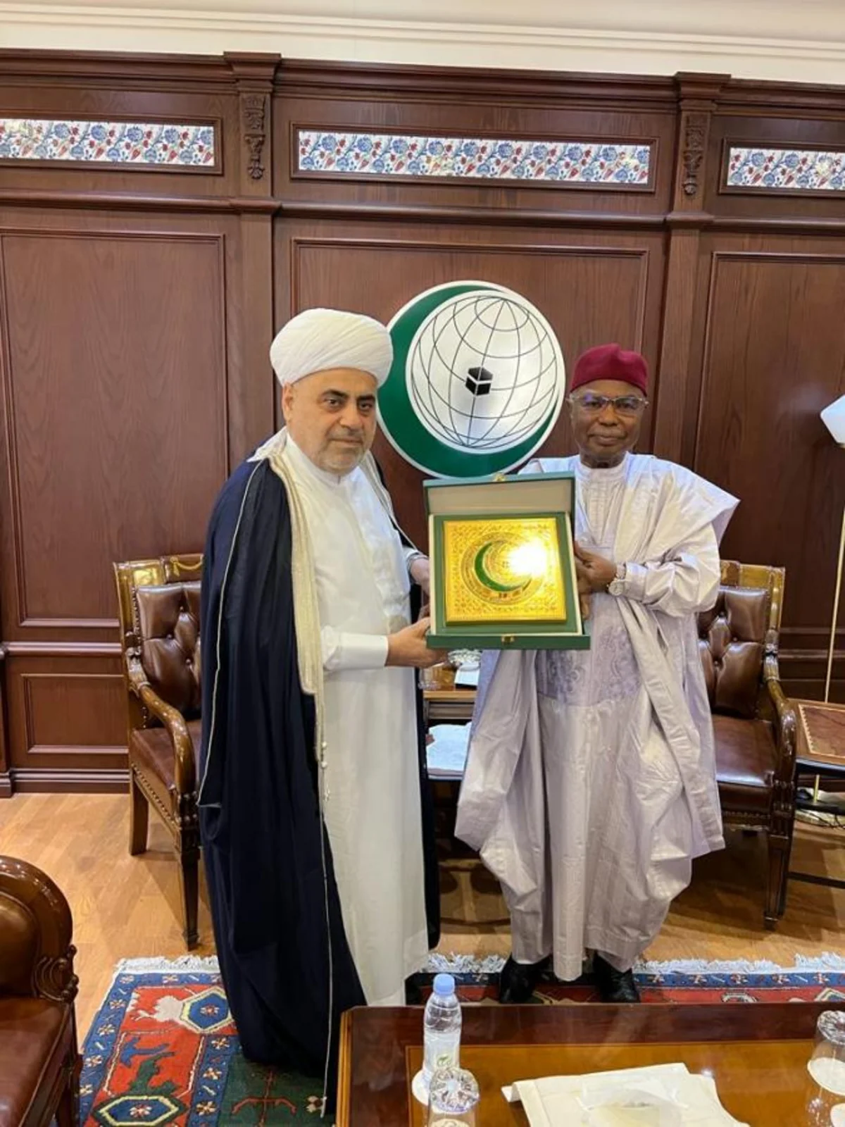 Allahşükür Paşazadə İƏT-in baş katibi ilə görüşüb