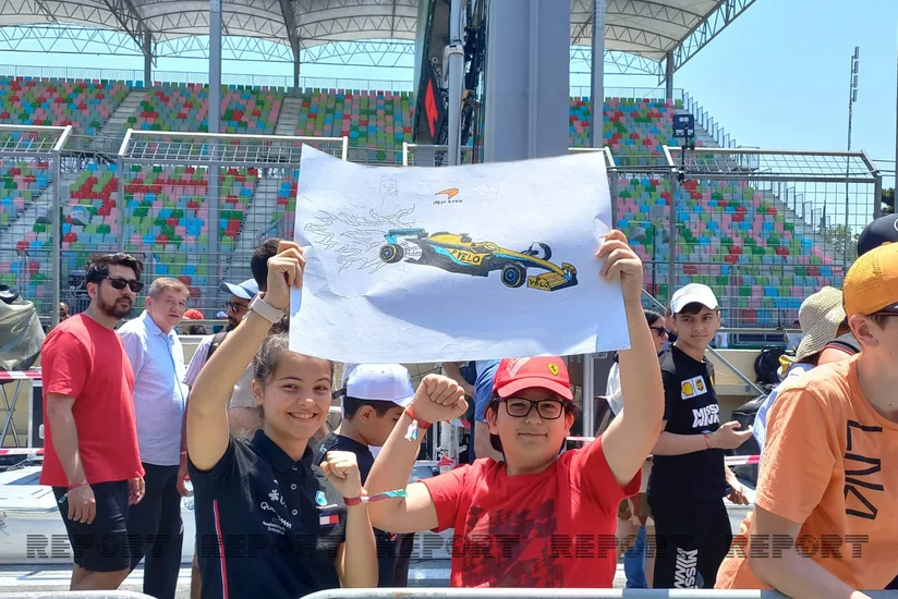Bakıda azyaşlı azarkeşlər Formula 1 pilotlarına dəstək olublar