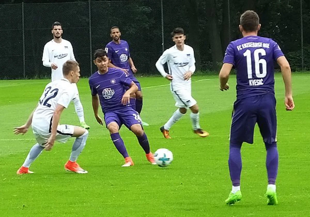 Azərbaycan milli komandasının futbolçusu yeni mövsümdə ilk oyununu səfərdə keçirəcək