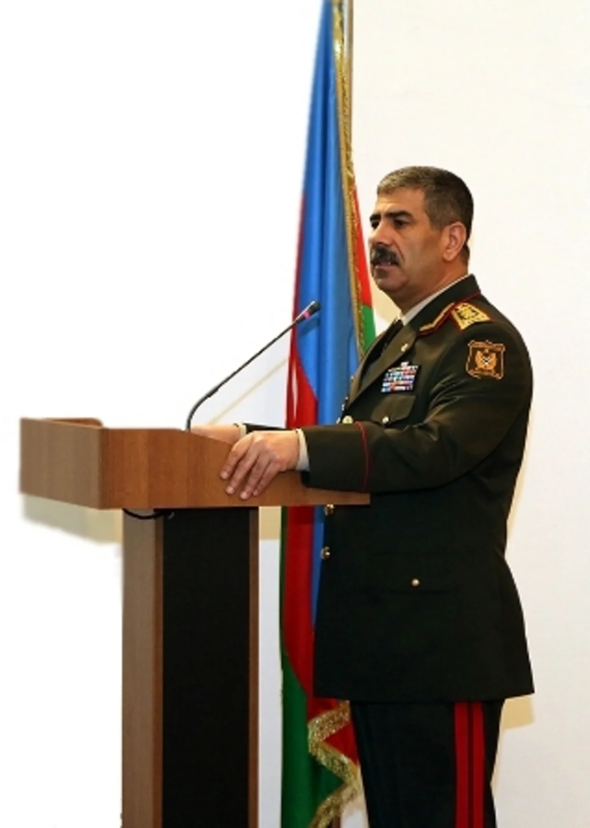 ​Müdafiə naziri rəhbər zabit heyəti ilə görüş keçirib