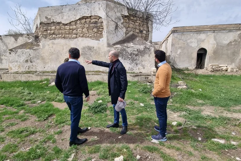 Делегация Израиля ознакомилась с разрушенными армянами памятниками в Агдаме