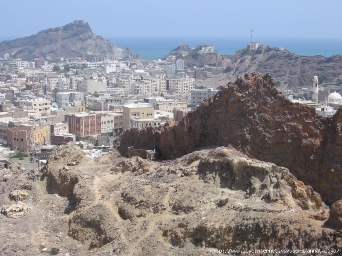 ​Президент Йемена перенес столицу в Аден