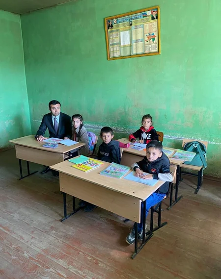 Gədəbəydə şagirdlərin dərs zamanı məktəbdə olmamasının səbəbi açıqlanıb