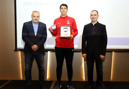 FIFA referilərinə emblemlər təqdim olunub