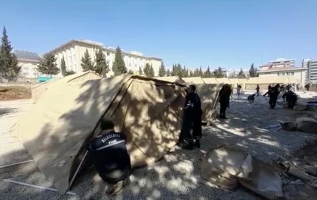 Азербайджанские спасатели установили в Кахраманмараше палаточные городки по трем адресам