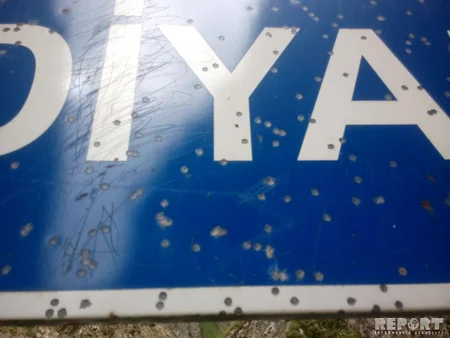 Quba-Xınalıq yolunda yol nişanları güllələnib - FOTO