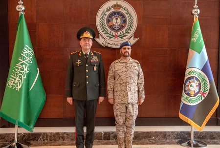 Azerbaijan, Saudi Arabia discuss relations between two armies