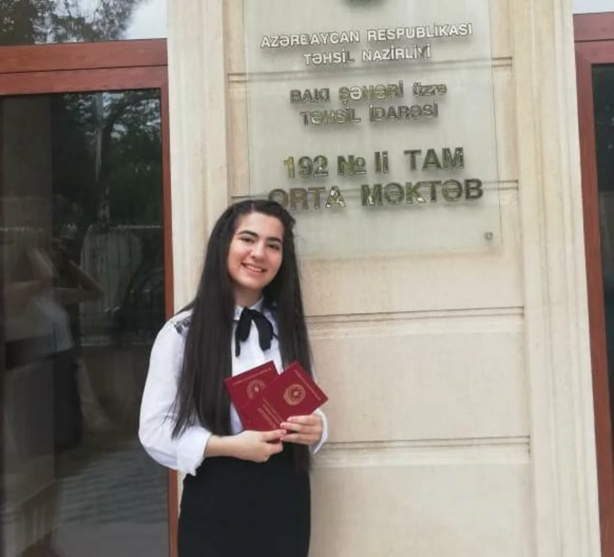 III qrupa imtahan verən bir abituriyent maksimal bal toplayıb - FOTO